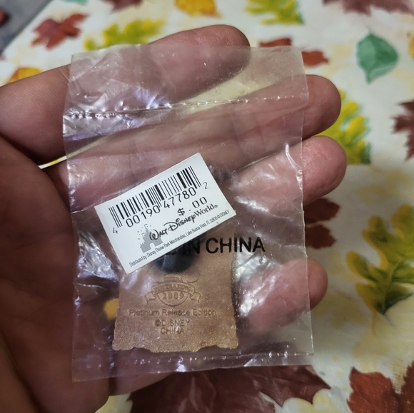 NEW!! DISNEY FRAMED SLEEPING BEAUTY PIN PRINCESS AURORA PRINCE PLATINUM RELEASE - Picture 7 of 7